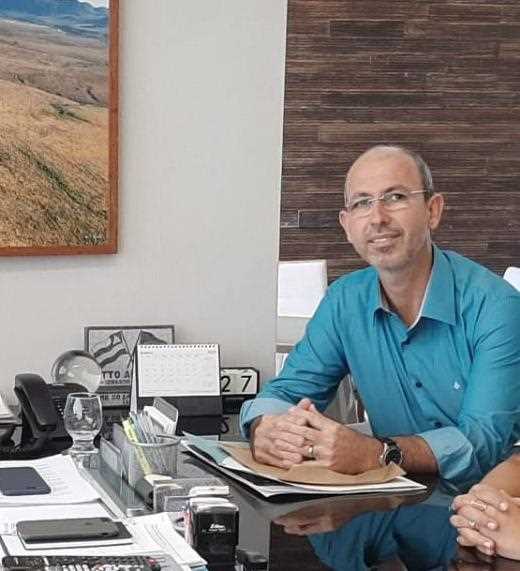 Camacã: Prefeito Oziel viaja para realizar cirurgia